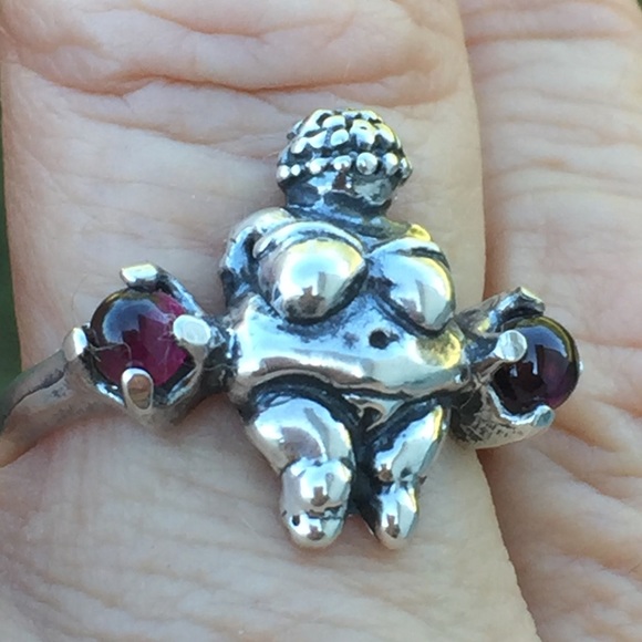 Goddess of Willendorf Ring .925 Sterling Silver w/ 2 genuine Garnet gems USA - Picture 13 of 15